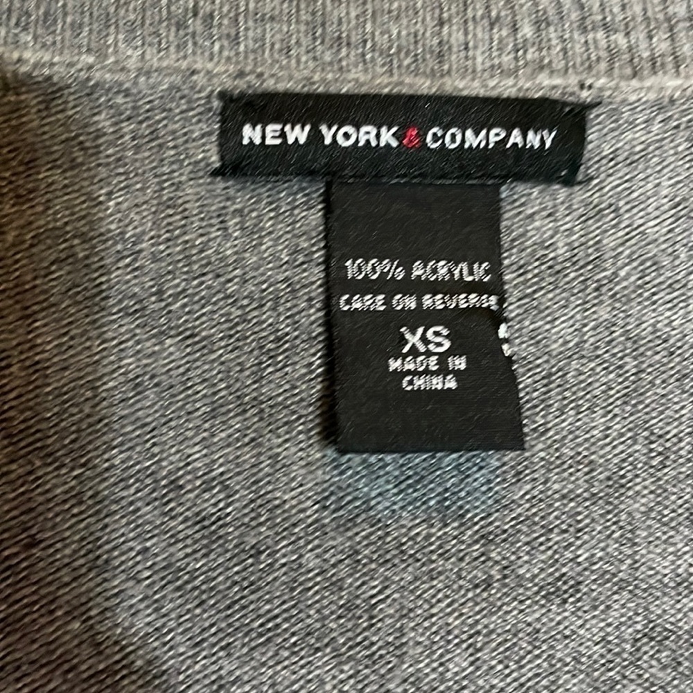 New York & Company V-Neck Sweater Size XS - Picture 3 of 5